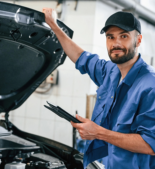 car-mechanic-tablet-in-hand.png